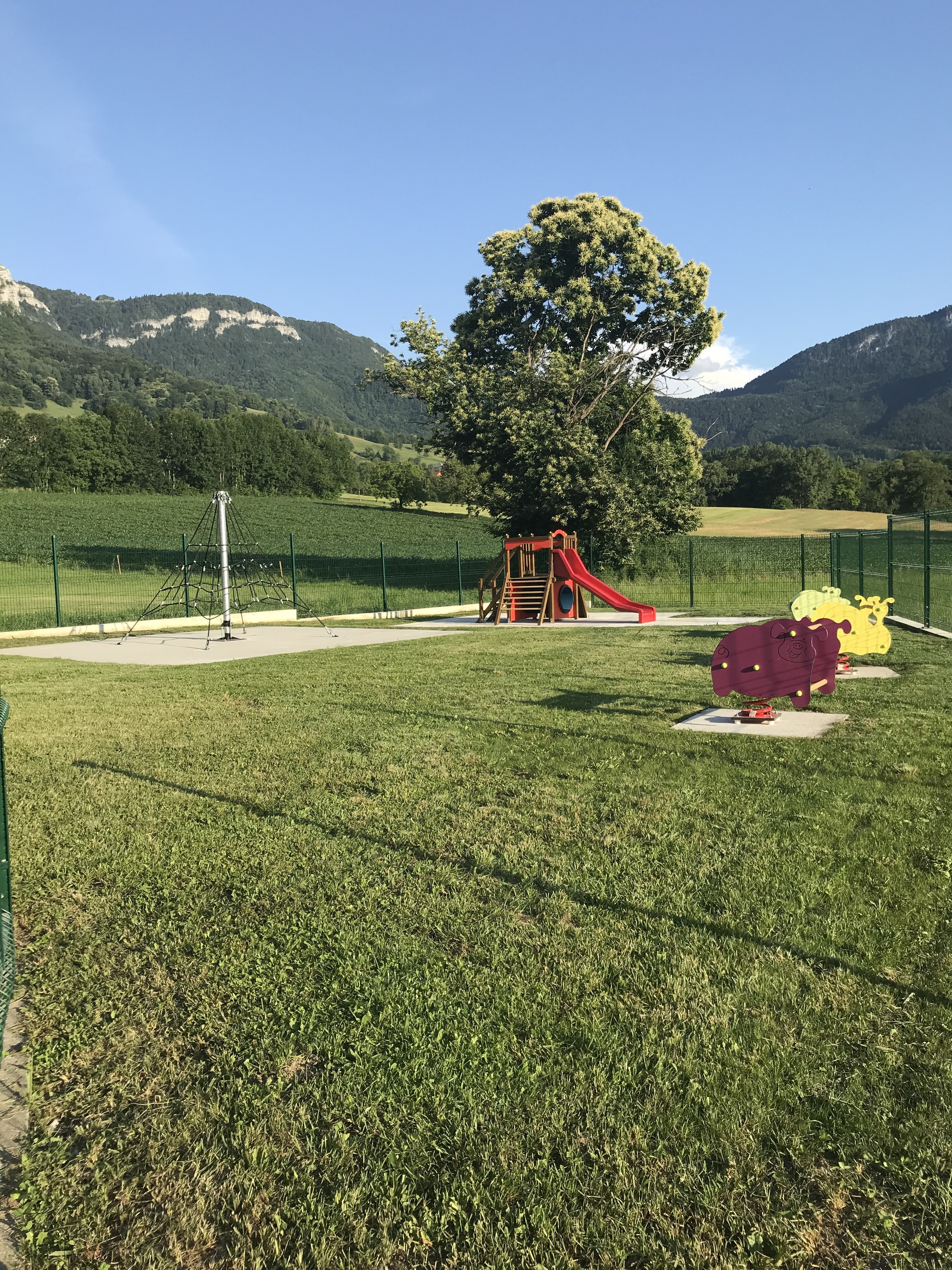 Le parc de jeu de l'école maternelle